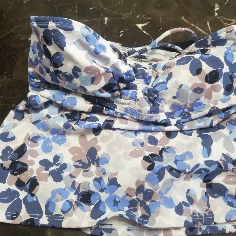 NEW SWIMSUIT - Picture 4 of 9